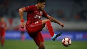 Hulk durante un partido del Shanghai