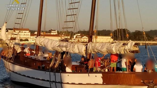 Desmantelada fiesta en un barco en A Illa de Arousa