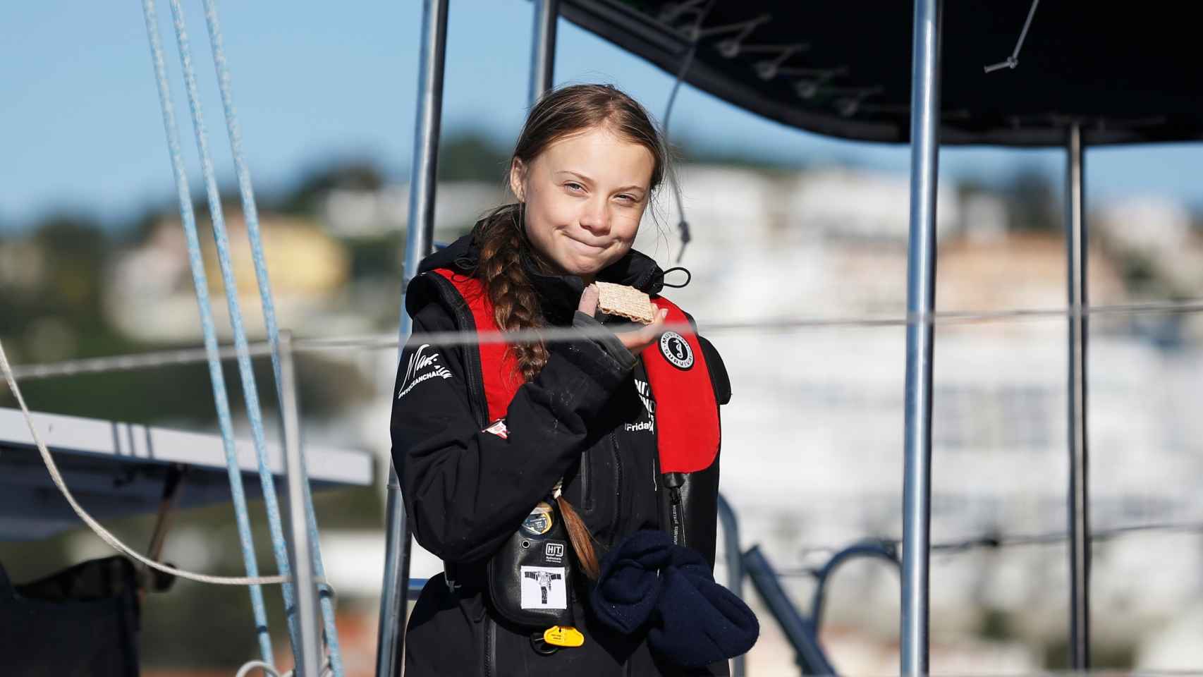 Greta Thunberg a bordo del catamarán con el que llegó a Portugal para asistir a la cumbre COP25 celebrada en Madrid en diciembre de 2019.