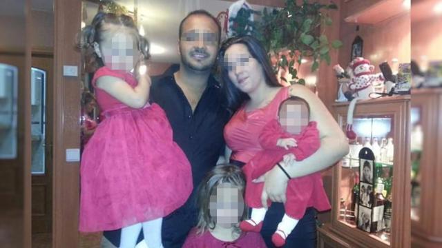 Antonio 'Peke' Hag y Jessica Márquez con tres de sus hijos.