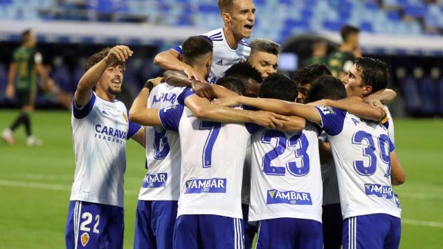 El Zaragoza celebra un gol