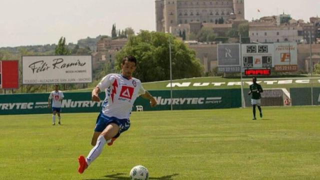 Ñoño durante su estancia en el Rayo Majadahonda jugando frente al CD Toledo