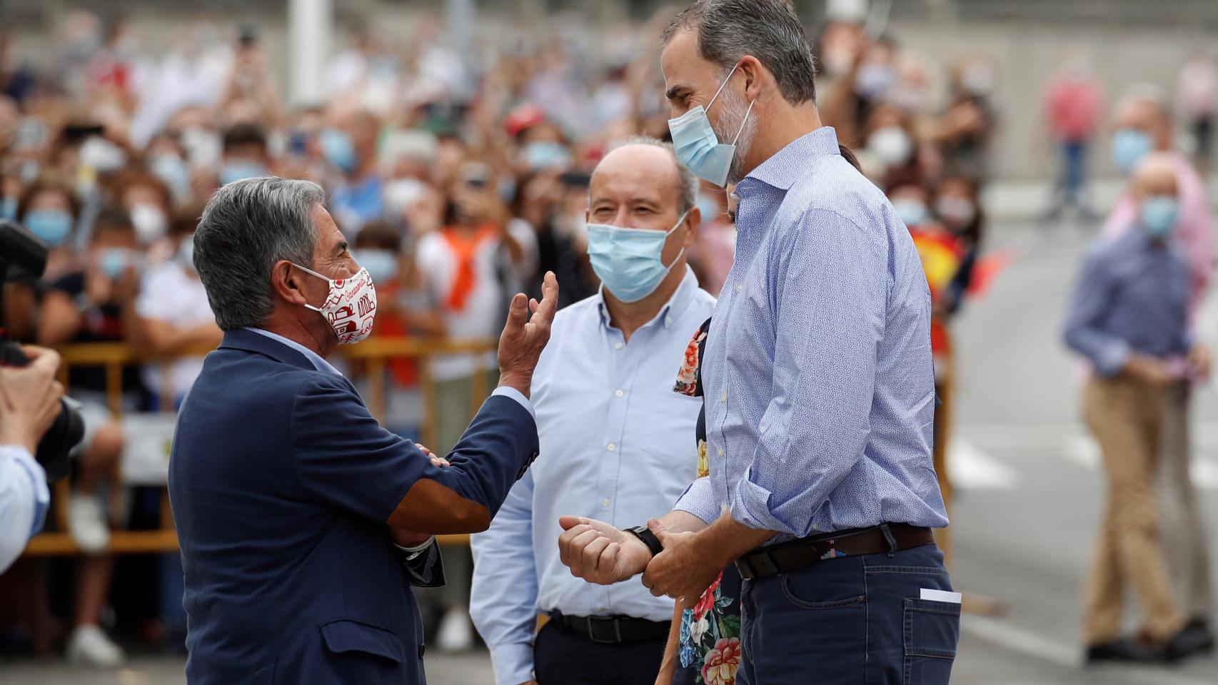 Los Reyes este martes en su visita a Cantabria con su presidente, Miguel Ángel Revilla.