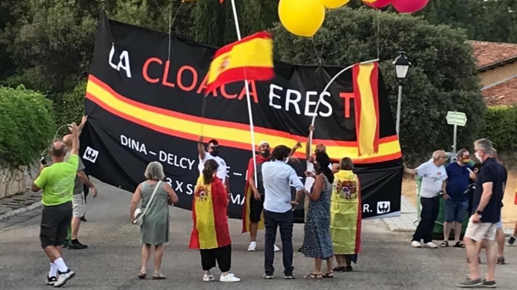 Concentraciones y caceroladas ante la vivienda de Pablo Iglesias e Irene Montero.