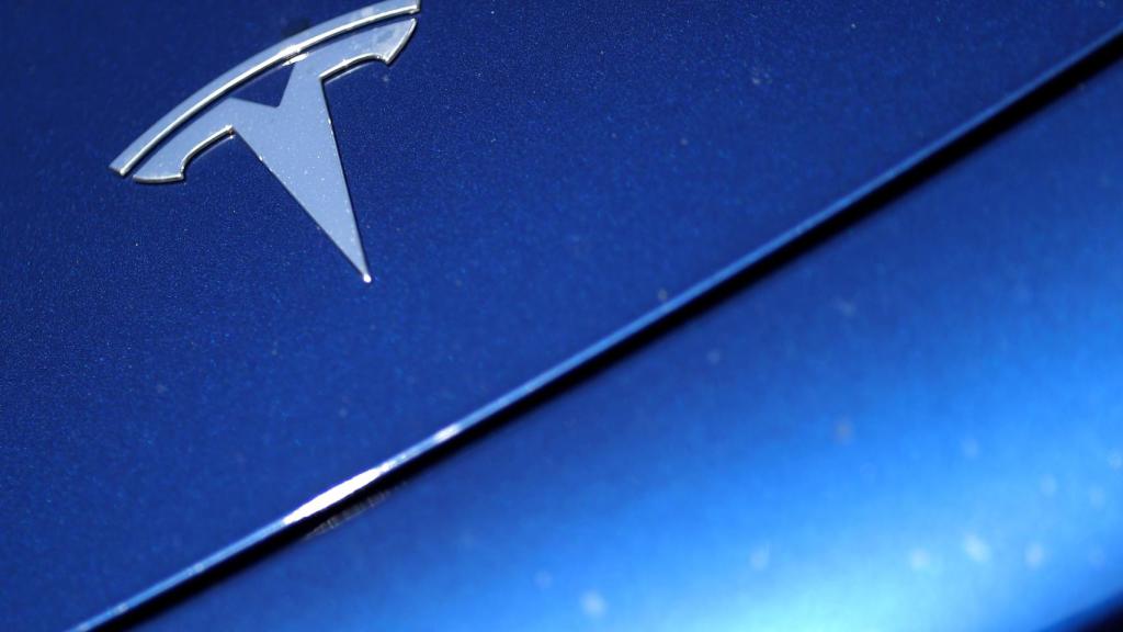 Emblema de Tesla.