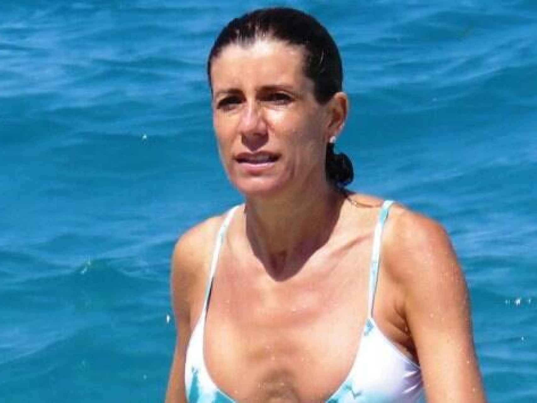 Publican las fotos de la mujer de Pedro Sánchez luciendo figura en bikini