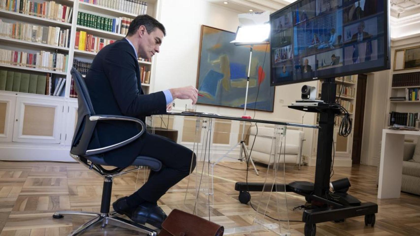 Pedro Sánchez, en una de las videoconferencias de presidentes celebradas durante el confinamiento.