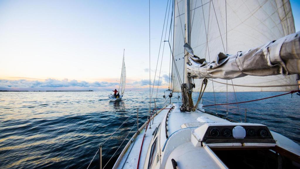 Localizado en el sur de las Azores un velero con una tonelada de cocaína que iba a Galicia