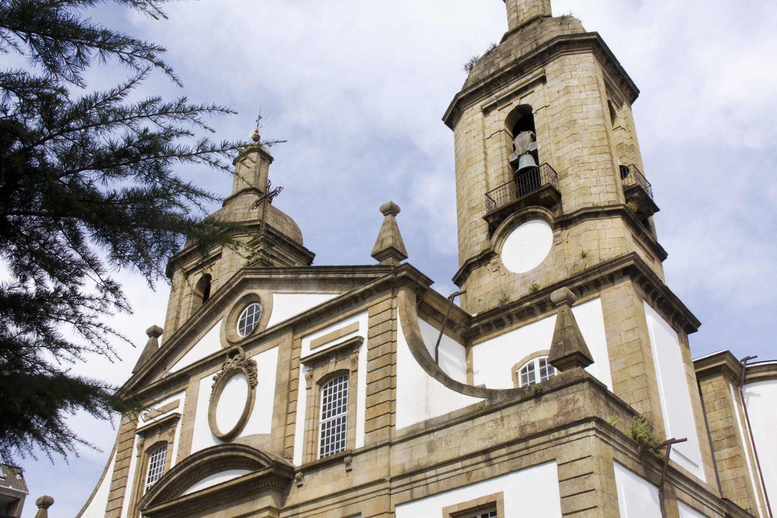 Plano contrapicado parcial de la catedral (iStock)