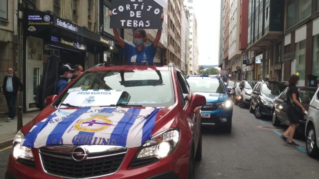 Manifestación de aficionados del Dépor a su paso por Rubine