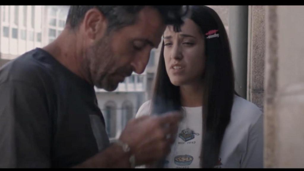 Captura del videoclip de Agoraphobia protagonizado por Luis Zahera