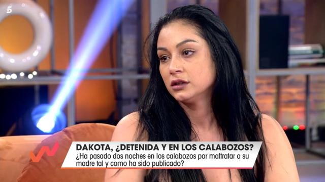 Dakota no ha podido contener las lágrimas al hablar sobre su detención.