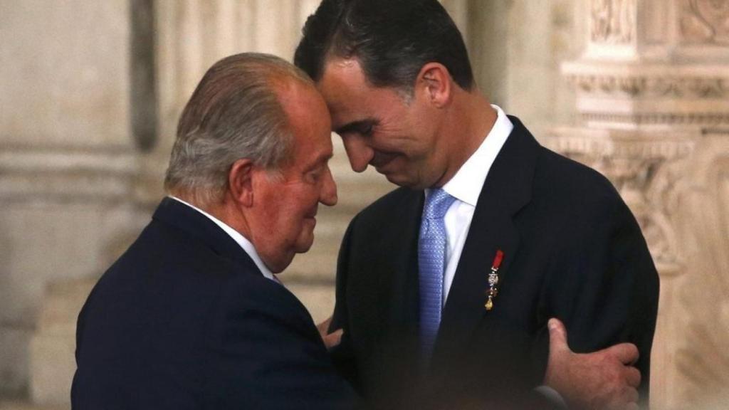 El rey Juan Carlos I y el rey Felipe VI en una imagen de archivo.