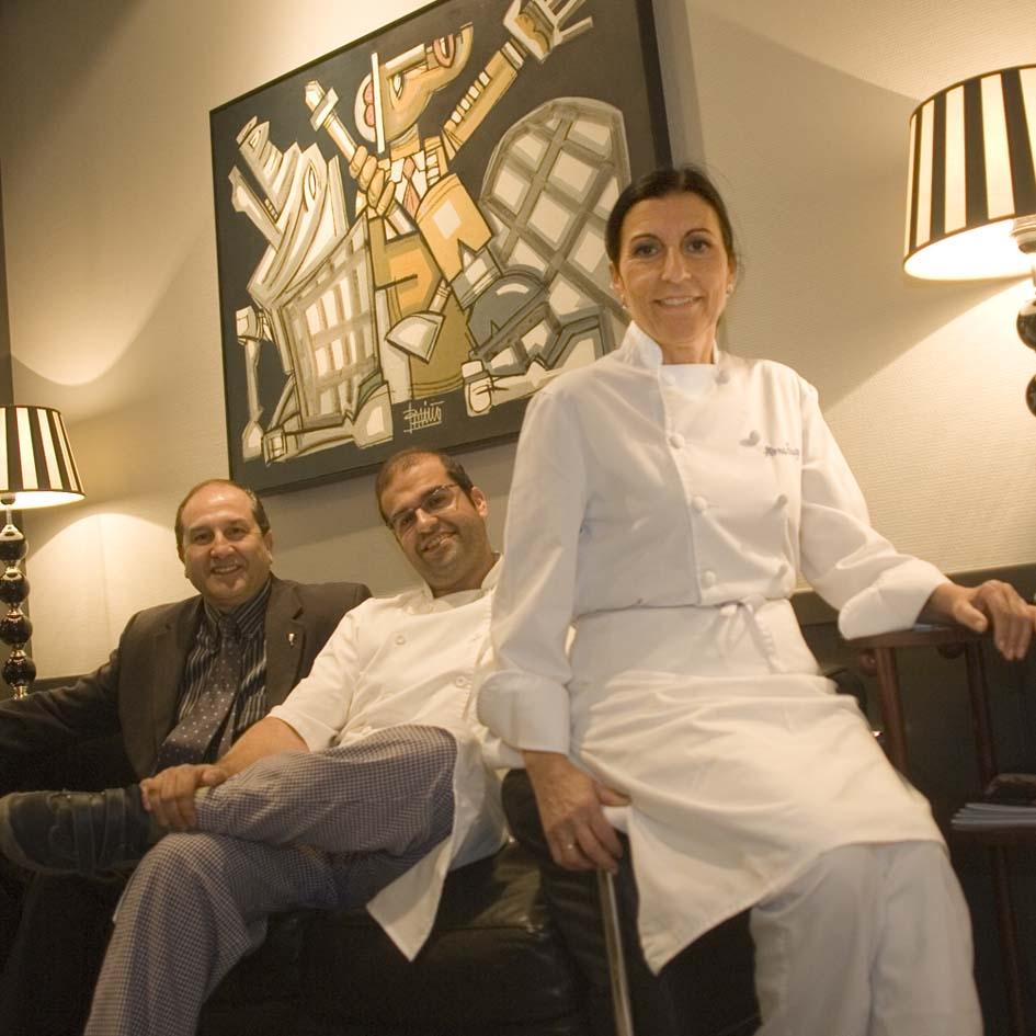 Eduardo Pardo Pereira, Eduardo Pardo Gago y Ana Gago, en el antiguo restaurante Casa Pardo.