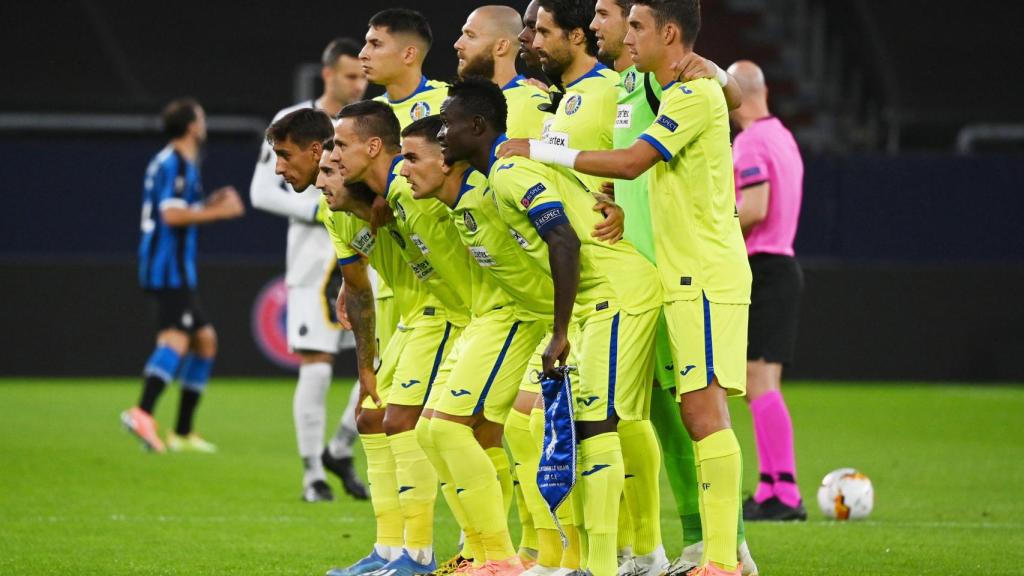 Los jugadores del Getafe titulares ante el Inter de Milán posan antes del partido