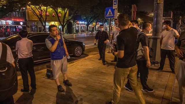 La vuelta de vida nocturna a Pekín reactiva el negocio de los borrachóferes