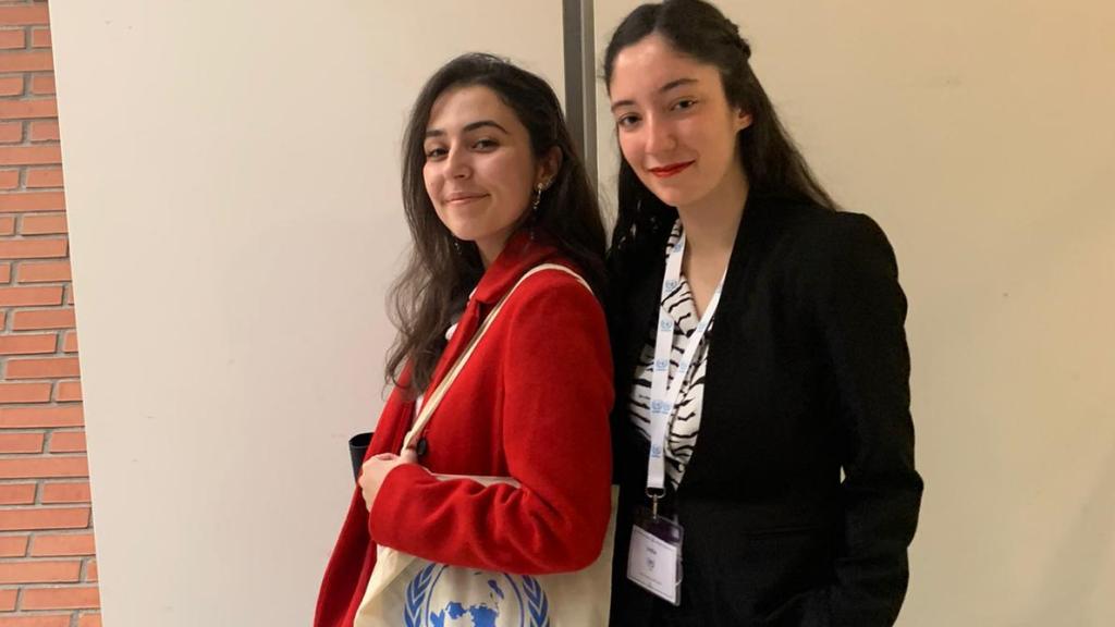 Lucía y Belén, estudiantes de primer curso.