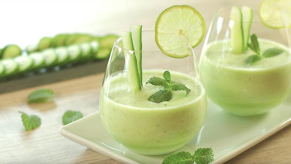 Crema fría de pepino, yogur griego y menta