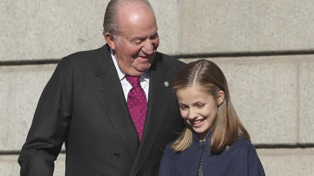 Leonor de Borbón junto a su abuelo, Juan Carlos I.