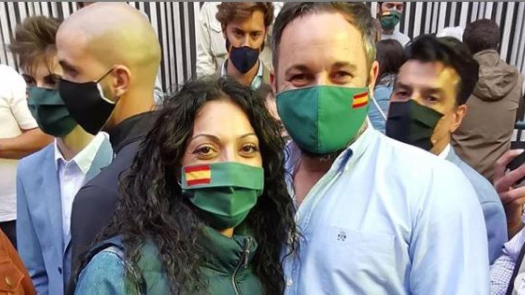 Raquel Moreno junto a Santiago Abascal durante la campaña vasca.