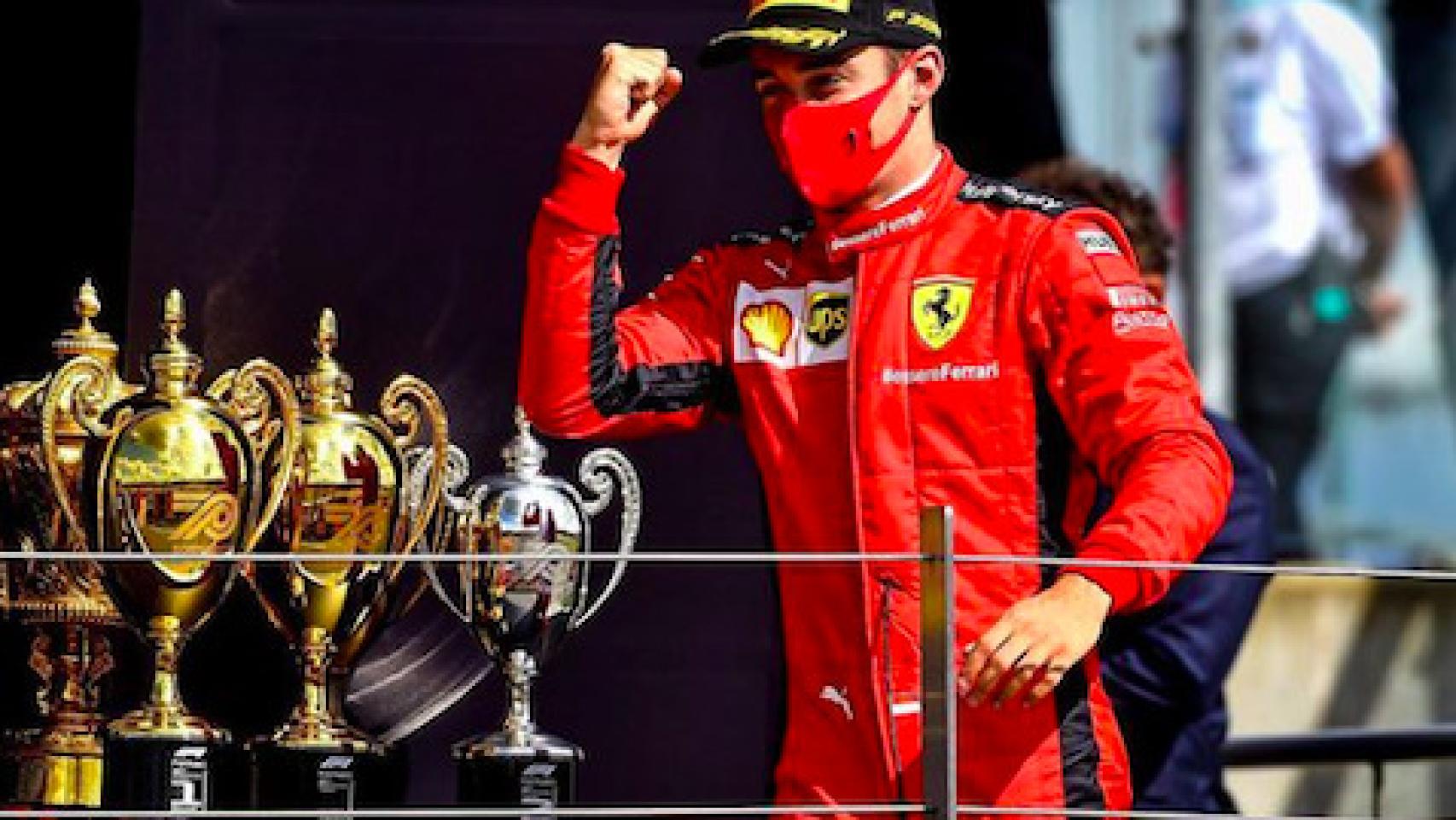 Charles Leclerc celebrando su tercer puesto en Silverstone