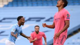 Varane se lamenta de su error que acabó en el primer gol del City