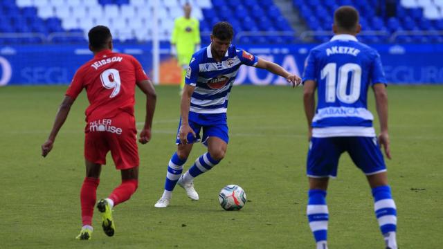 Un instante del partido entre el Deportivo y el Fuenlabrada.