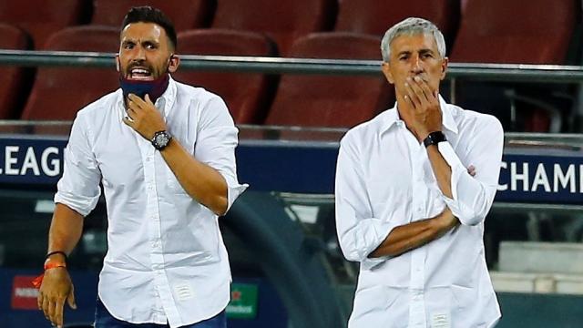 Eder Sarabia y Quique Setién, en el partido frente al Nápoles