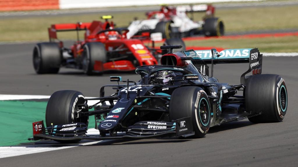 Hamilton durante el Gran Premio del 70 aniversario de Silverstone