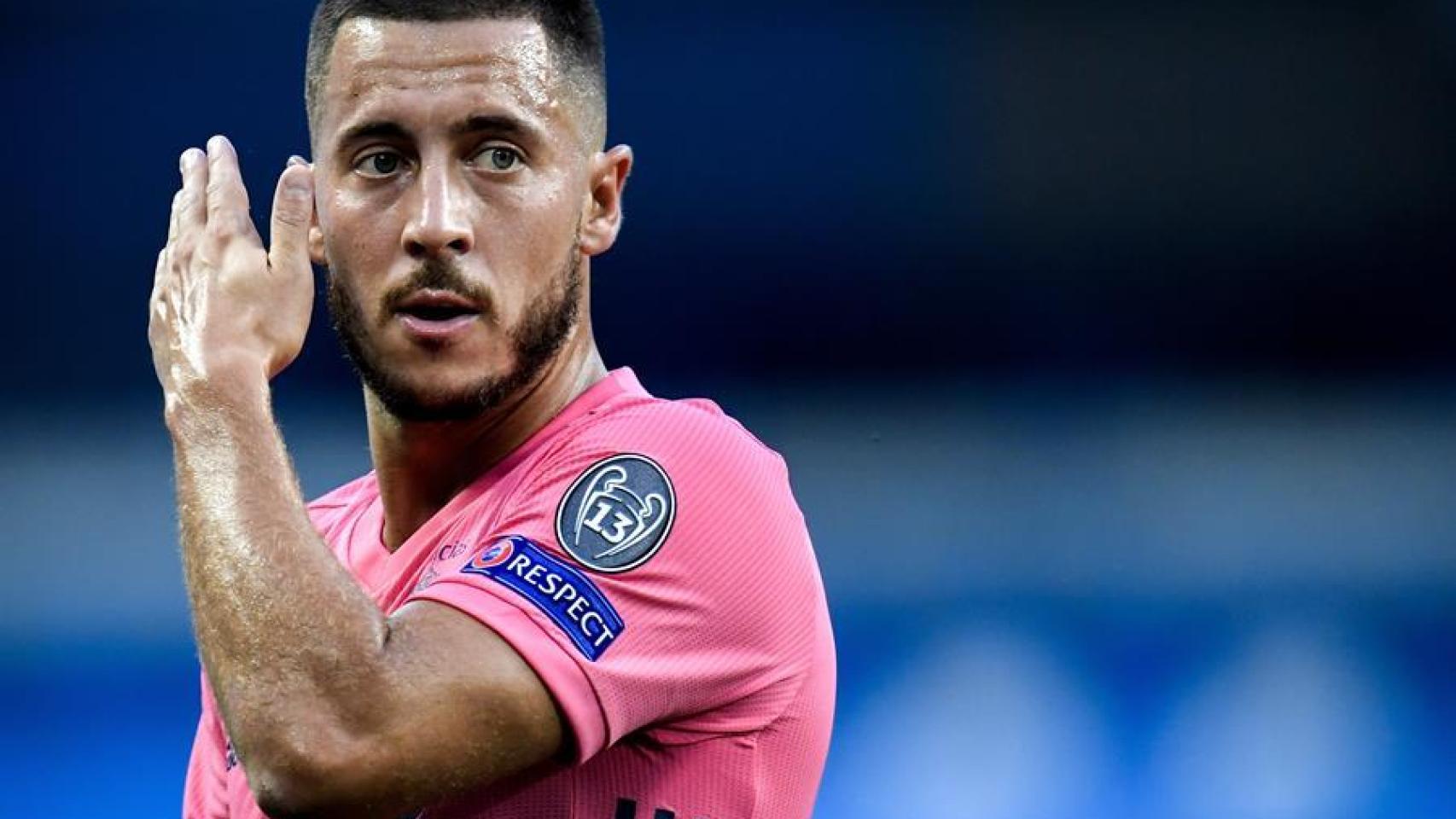 Eden Hazard, con la camiseta rosa del Real Madrid para la 2020/2021