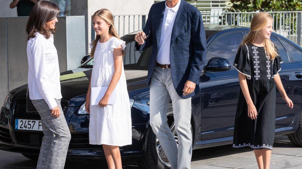 La Familia Real junto con el Audi RS 6 en una foto de archivo.