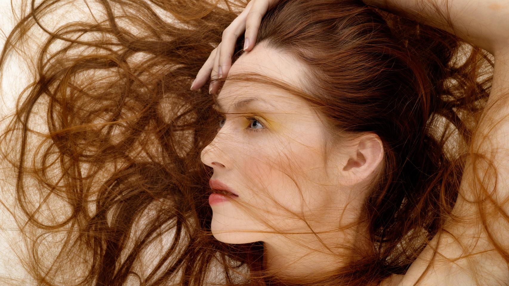 El cabello es una de las partes de nuestro cuerpo que más sufren los agentes ambientales del verano.