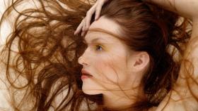 El cabello es una de las partes de nuestro cuerpo que más sufren los agentes ambientales del verano.