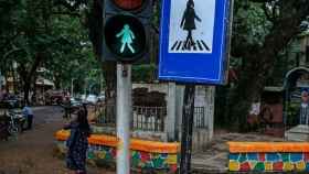 Señales con silueta de mujer en Bombay.
