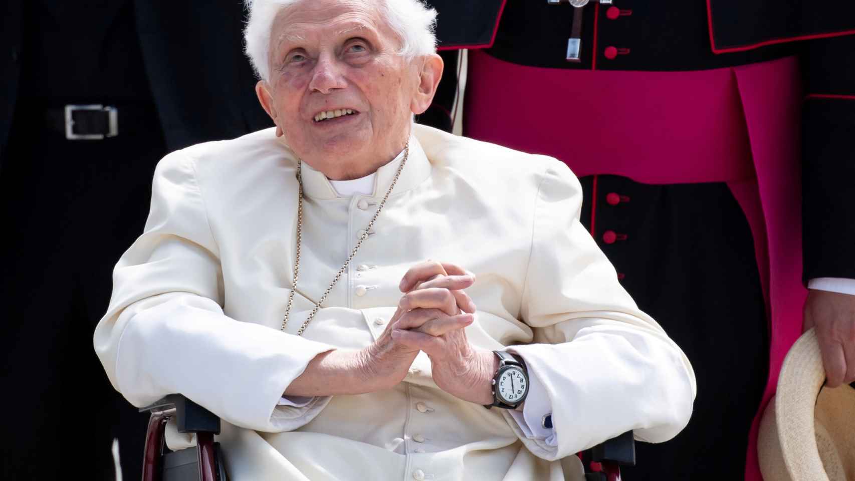 Benedicto XVI en una imagen tomada el pasado junio, en el aeropuerto de Munich.
