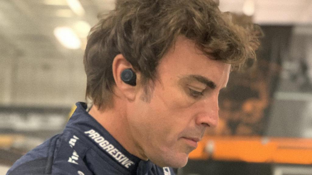 Fernando Alonso con los auriculares exclusivos