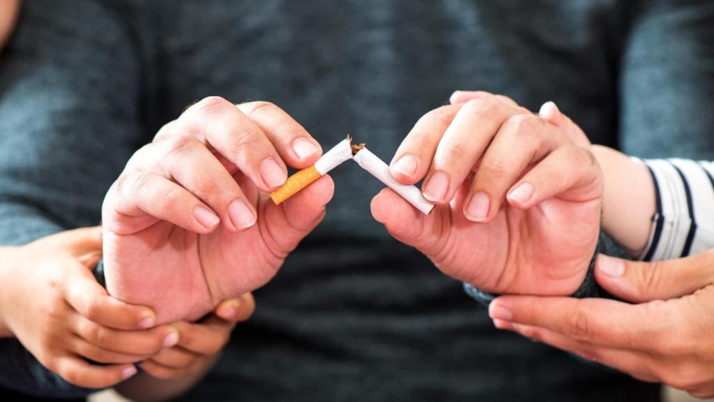 12 fumadores denunciados en A Coruña el primer día de prohibición del tabaco
