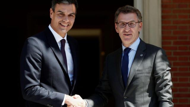 Pedro Sánchez y Alberto Núñez Feijóo en el Palacio de la Moncloa.