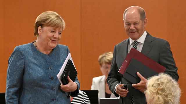 La canciller Angela Merkel y el ministro de Finanzas, el socialdemócrata Olaf Scholz.