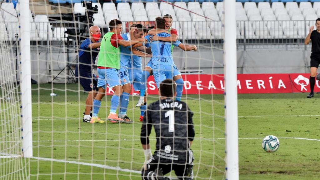 Desesperación en el Almería tras el gol del Girona