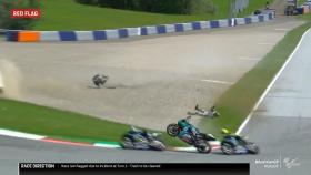 La moto de Franco Morbidelli pasando al lado de Maverick Viñales y Valentino Rossi