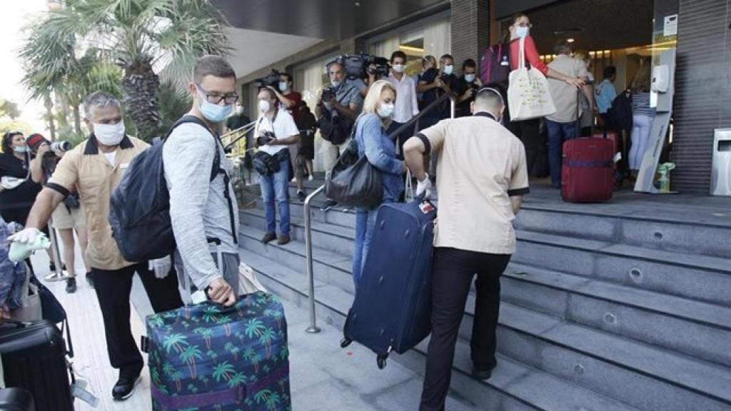 Turistas alemanes a su llegada a Baleares.