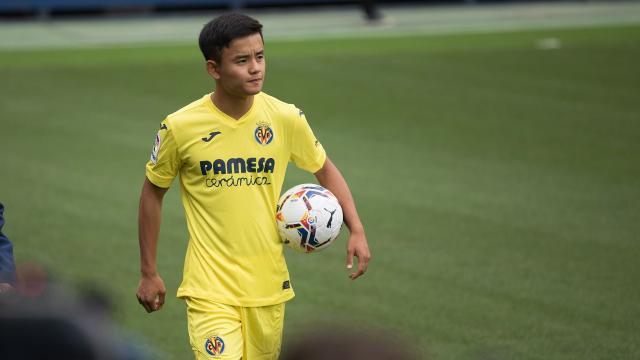 Kubo durante su presentación con el Villarreal