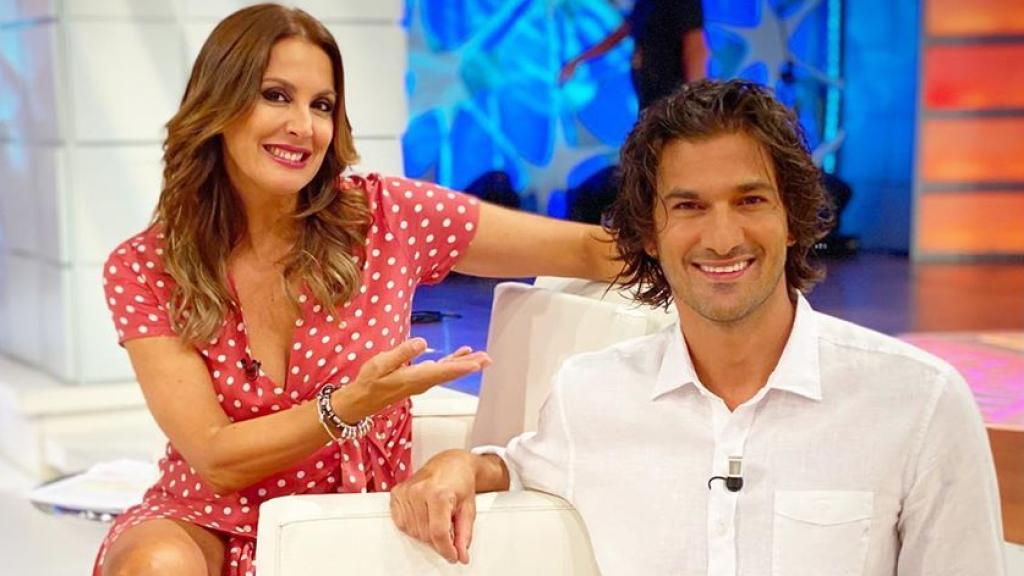 Eva Ruiz y Hugo Salazar en el plató de 'La tarde aquí y ahora'.