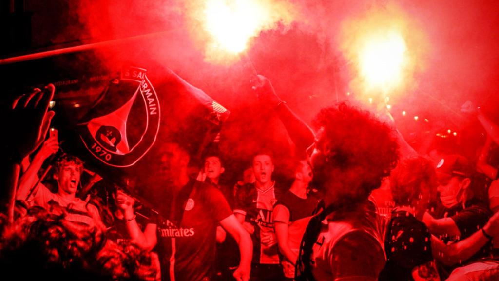 Las calles aledañas al Parque de los Príncipes de París, celebrando la victoria del PSG