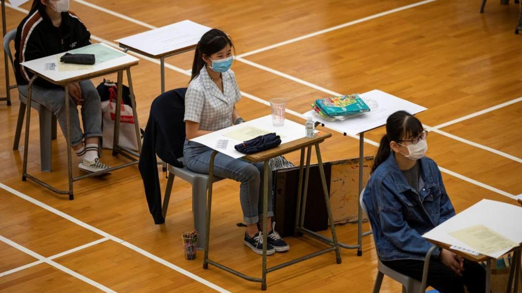 Varios alumnos en una escuela de Hong Kong.