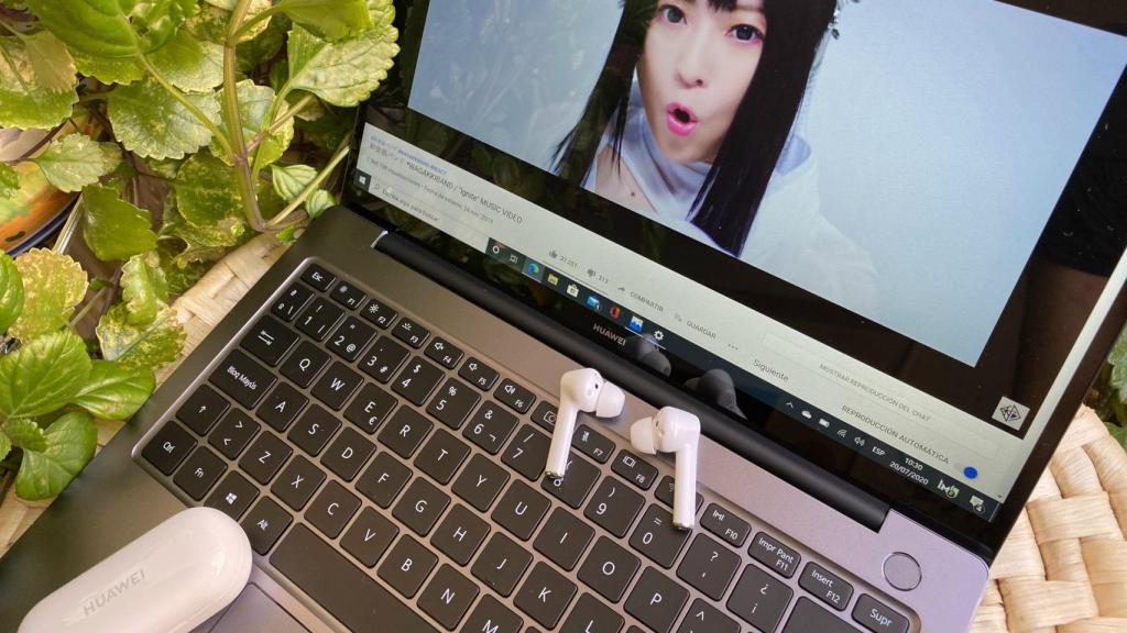 Los Huawei FreeBuds 3i son ideales para trabajar sin escuchar el sonido de los teclados