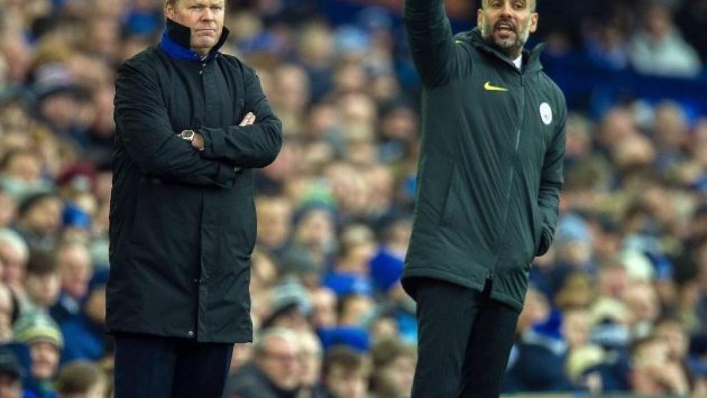 Koeman y Pep Guardiola, durante un partido de la Premier