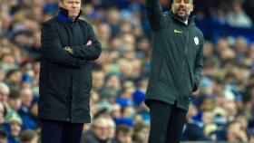 Koeman y Pep Guardiola, durante un partido de la Premier