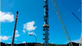 La nueva torre de la refinería de A Coruña.